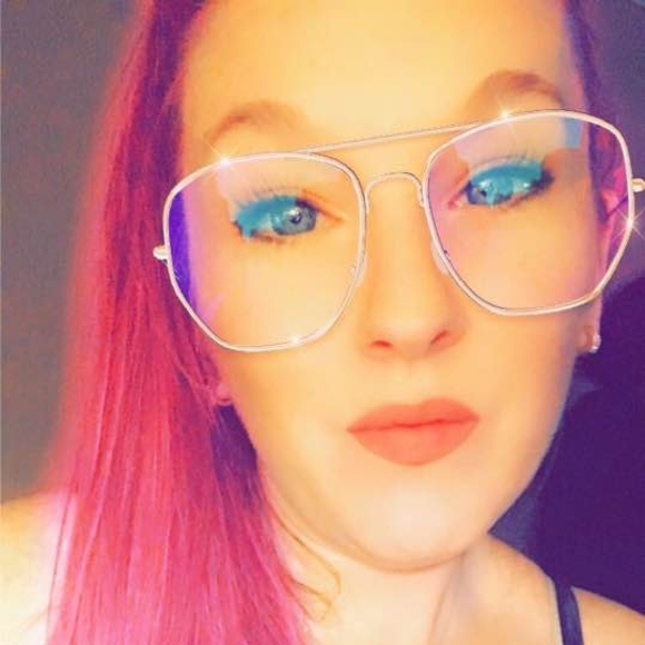 Profile Picture of Chrystal Evans (@chrystal_evans) on Poshmark