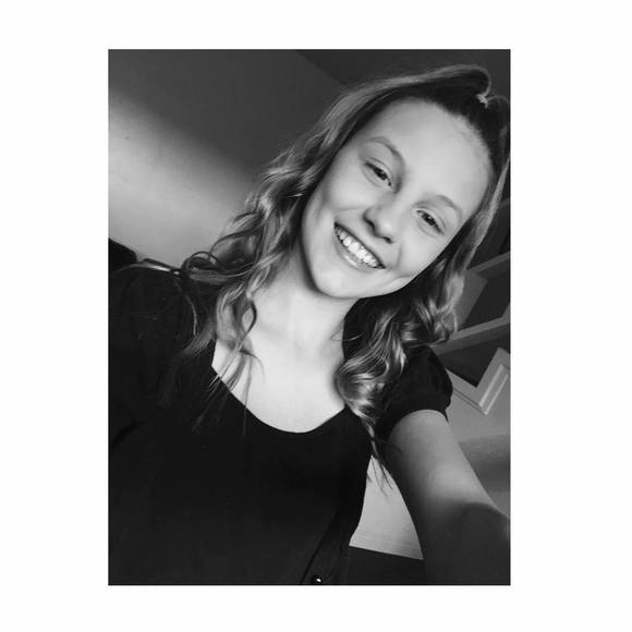 Melissa Rasdall - Poshmark Profile Picture of Melissa Rasdall (@ox_melissa_ox) on Poshmark