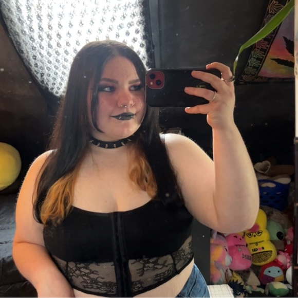 Profile Picture of Alyssa Stefflin (@lyssaallie) on Poshmark