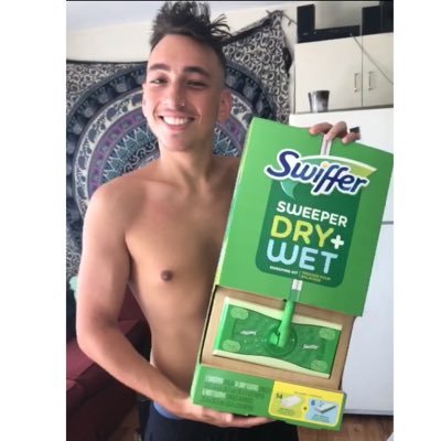 Profile Picture of Tom Samson (@tomsamson831) on Twitter