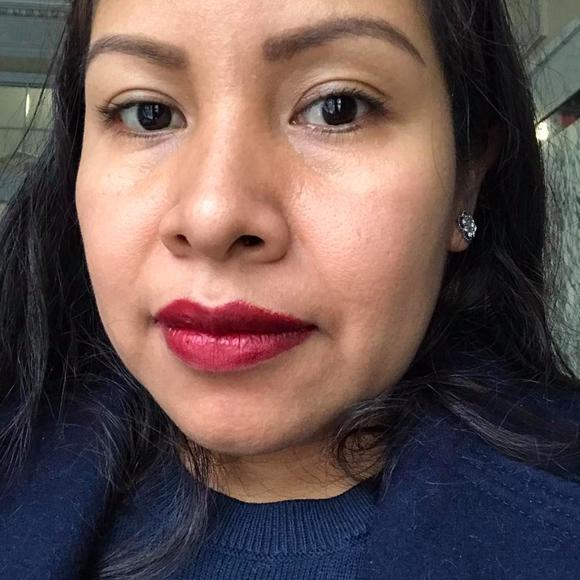 Profile Picture of Lauris Bravo (@laurisbravo) on Poshmark