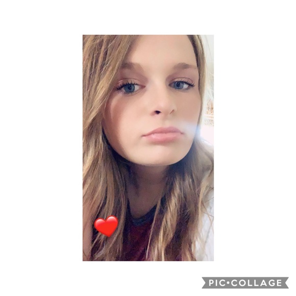 Profile Picture of Halie Mcentire (@halieb2208) on Poshmark