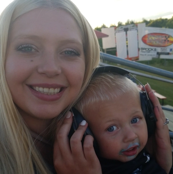 Profile Picture of Sharon Schultz (@sharschul18) on Poshmark