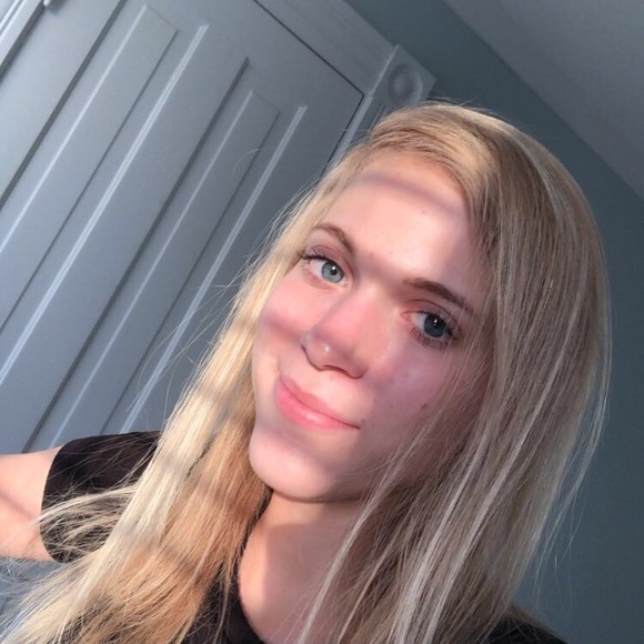 Profile Picture of Hannah Elshoff (@hannahelshoff) on Poshmark