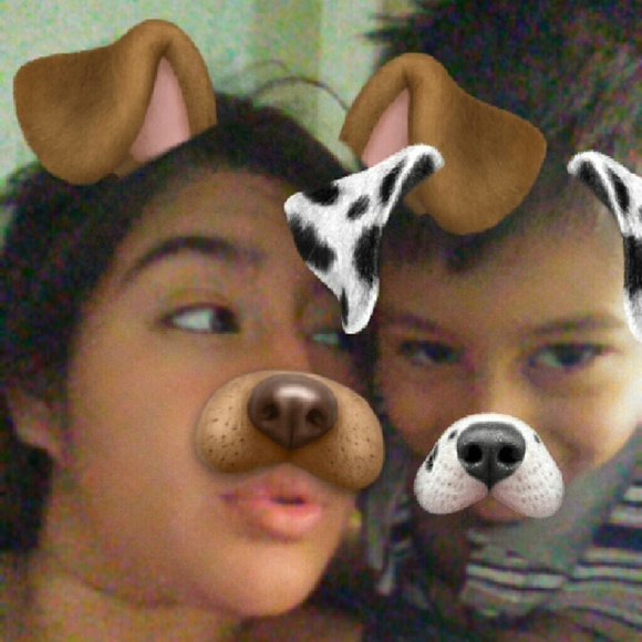 Profile Picture of Vielka Deluna (@vielkadeluna) on Poshmark