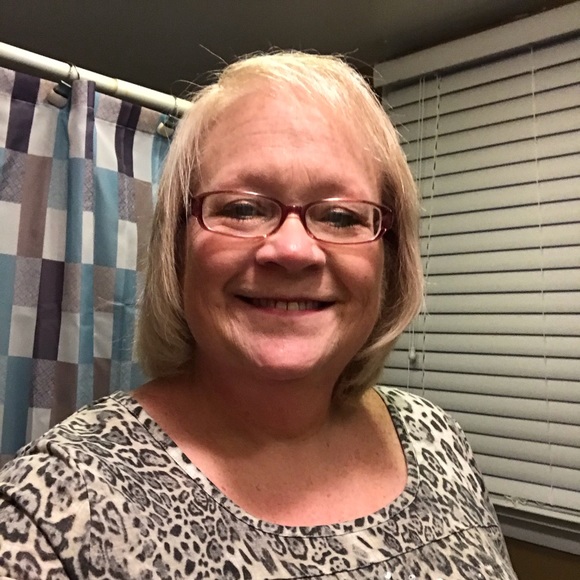 Profile Picture of Cynthia Villarreal (@chinny65) on Poshmark