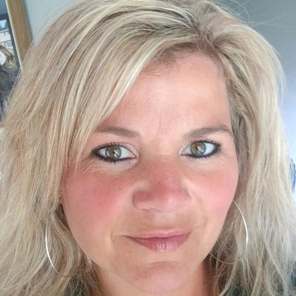 Profile Picture of Stephanie Platko (@sassy1020) on Poshmark