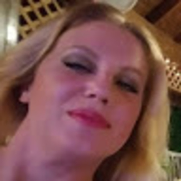 Profile Picture of Jill Roamer (@jillroamer) on Poshmark