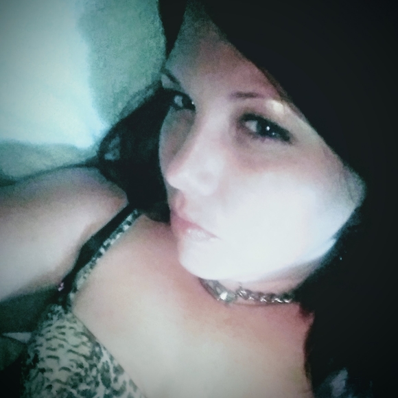 Profile Picture of Holly Gouge (@hollygouge) on Poshmark