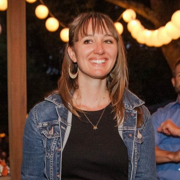 Profile Picture of Joanna Wead (@joannawead) on Poshmark