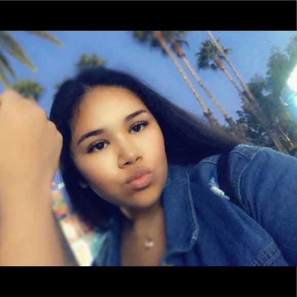 Profile Picture of Alexis Melgoza (@lexiee_melgoza2) on Poshmark