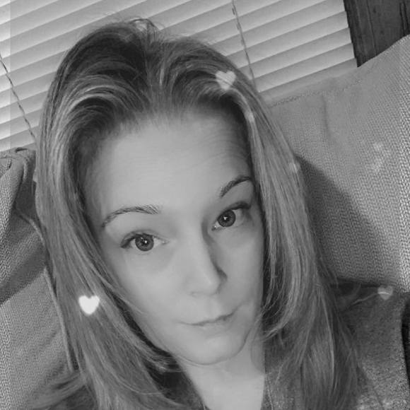 Profile Picture of Shanelle Trepanier (@strepanier1102) on Poshmark