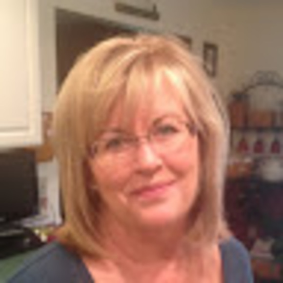 Profile Picture of Kim Holzhauer (@kholzy629) on Poshmark