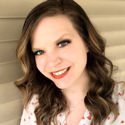 Profile Picture of Lisa Peterson (@LPeterson2020) on Twitter