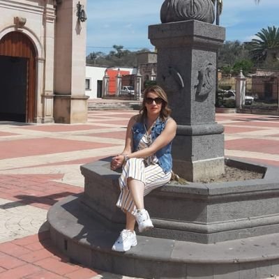 Profile Picture of Yesenia Robles (@yeserl) on Twitter