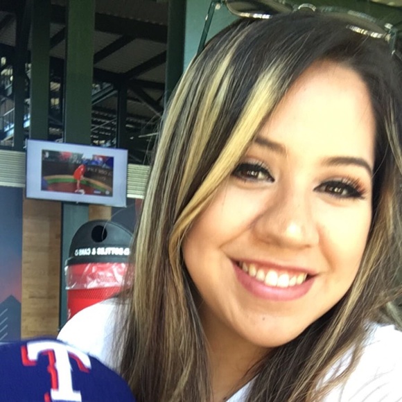 Profile Picture of Lily Chavez (@lilyc27) on Poshmark
