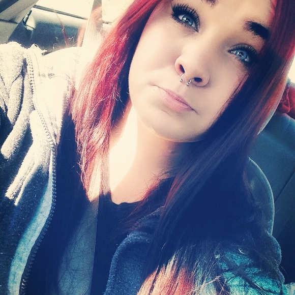 Profile Picture of Alexis Schield (@lexicasper) on Poshmark