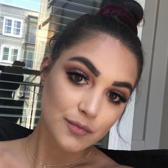 Profile Picture of Jenna Nickolson (@jennalisa8025) on Poshmark