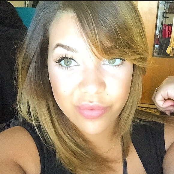 Profile Picture of Jismelle Nunez (@jismelle) on Poshmark