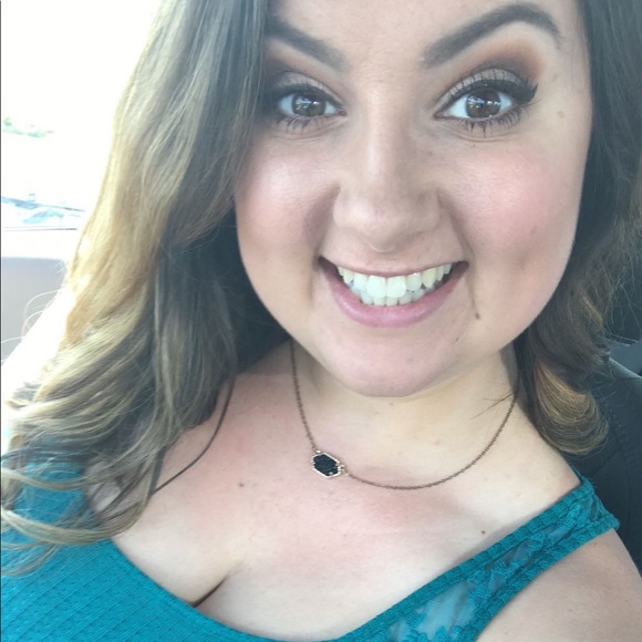 Profile Picture of Haley Fox (@hfox5) on Poshmark