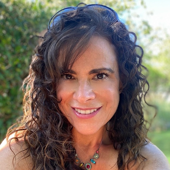 Profile Picture of Karen Hockinson (@kghock) on Poshmark