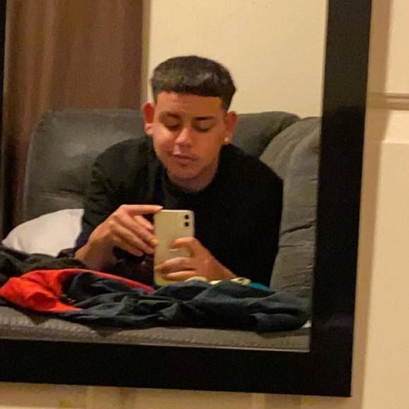 Profile Picture of Julian Navarro (@jinnav) on Poshmark