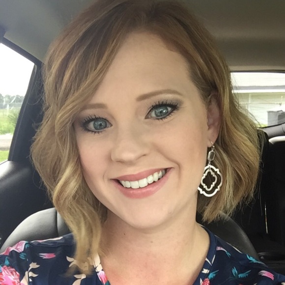 Profile Picture of Danielle Tillery (@dmtillery2) on Poshmark