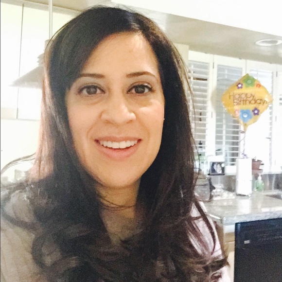 Profile Picture of Carmen Presson (@cidpresson) on Poshmark