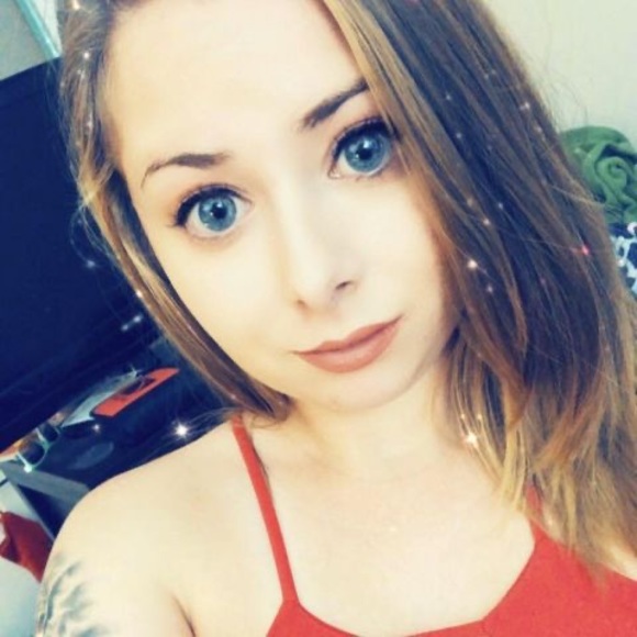 Profile Picture of Paige Stewart (@paigestewart55) on Poshmark