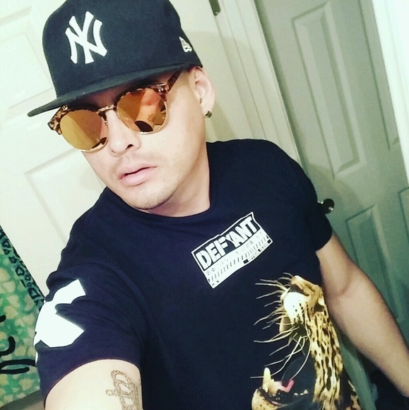 Profile Picture of Daniel Cano (@kanorokr) on Poshmark