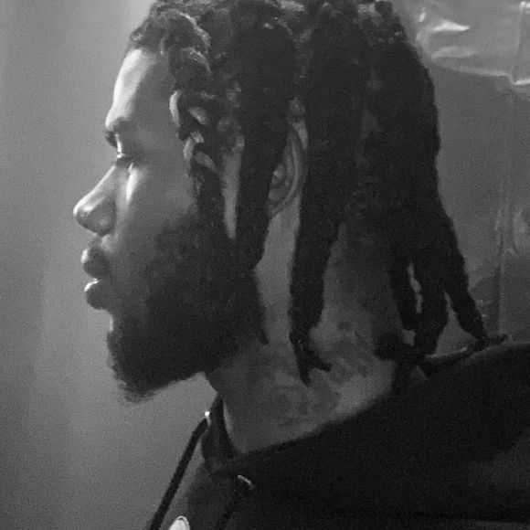 Profile Picture of Dunn Pechi' (@abdunmuh) on Poshmark