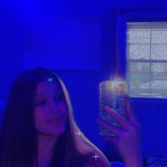 Briana Jeanette - Poshmark Profile Picture of Briana Jeanette (@brianajeanette) on Poshmark