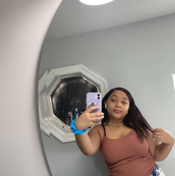 Profile Picture of Diana Martinez (@glxbaldiana843) on Poshmark