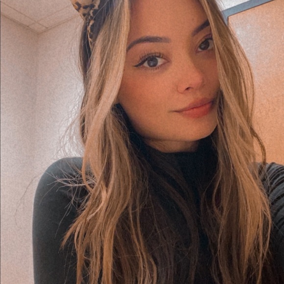 Profile Picture of Loretta Davison (@lorettadavison) on Poshmark