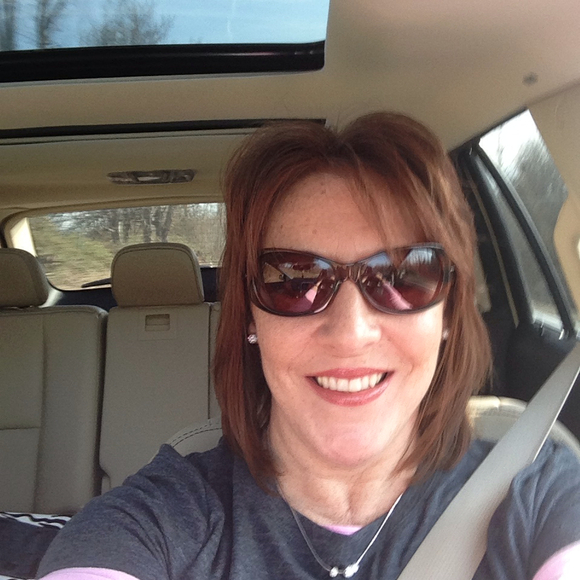 Profile Picture of Lisa Curling (@lscurling) on Poshmark