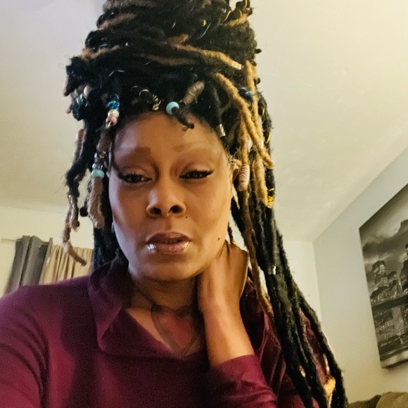 Profile Picture of Pamela Blanford (@pamelablanford) on Poshmark