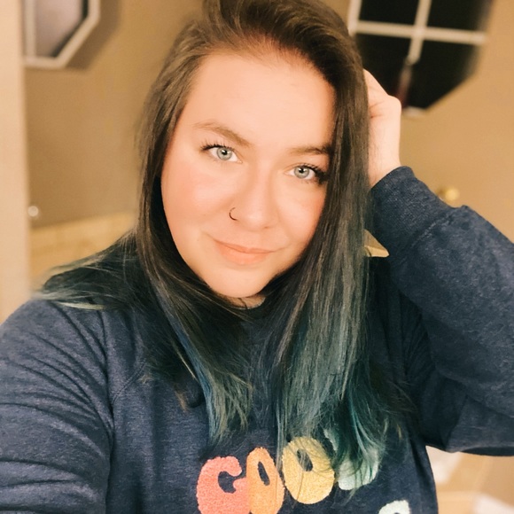 Profile Picture of Rebekah Deeds (@rebekahdeeds) on Poshmark