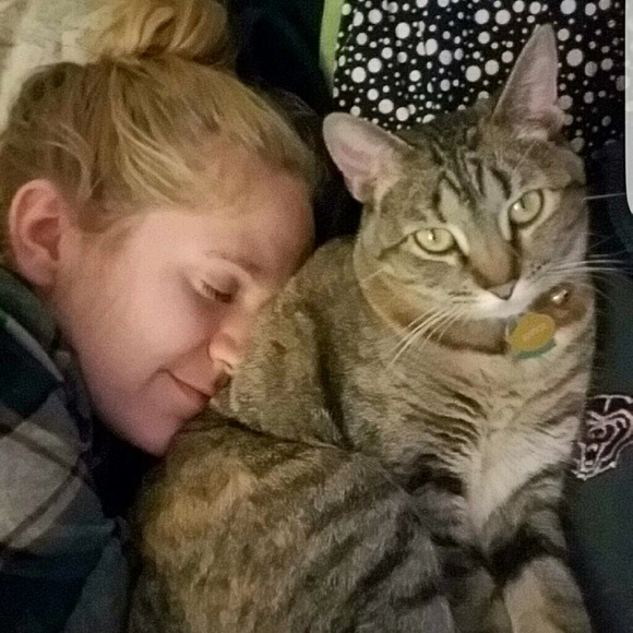 Profile Picture of Catryne Modena (@cat1333) on Poshmark