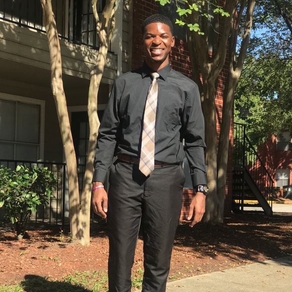 Profile Picture of Zachary Mason (@zacharymason90) on Poshmark