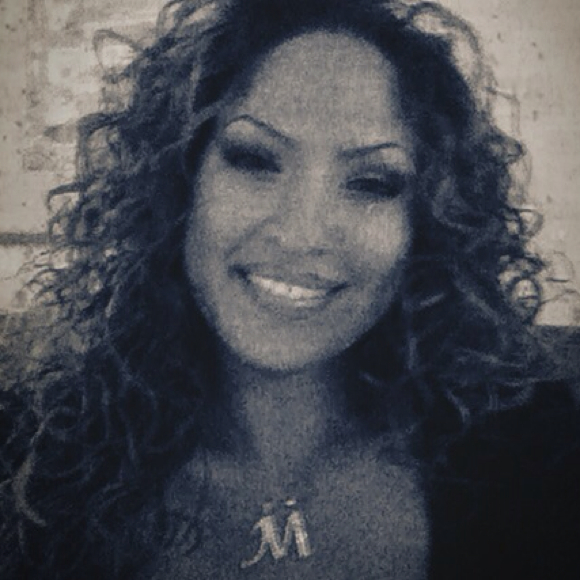 Mindy Perez - Poshmark Profile Picture of Mindy Perez (@evokeelegance) on Poshmark