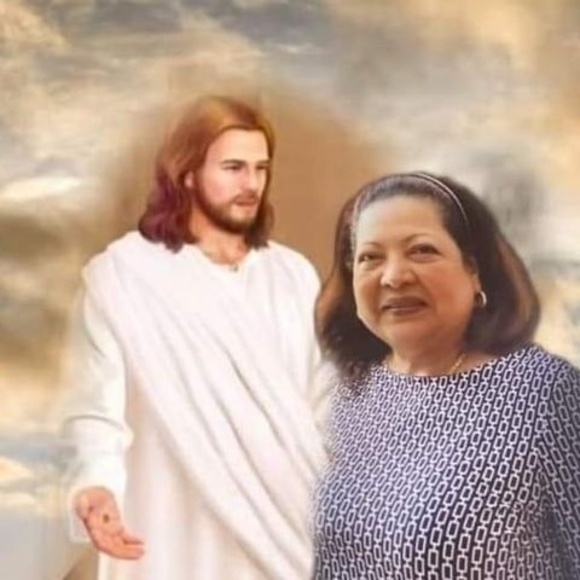 Profile Picture of Hubby Phot (@hubbyphot) on Poshmark