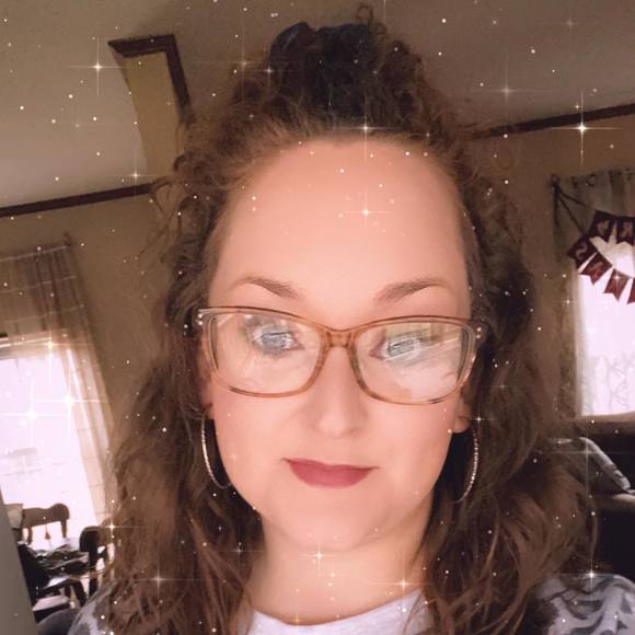 Profile Picture of Kelsey Whitener (@kelswhite) on Poshmark
