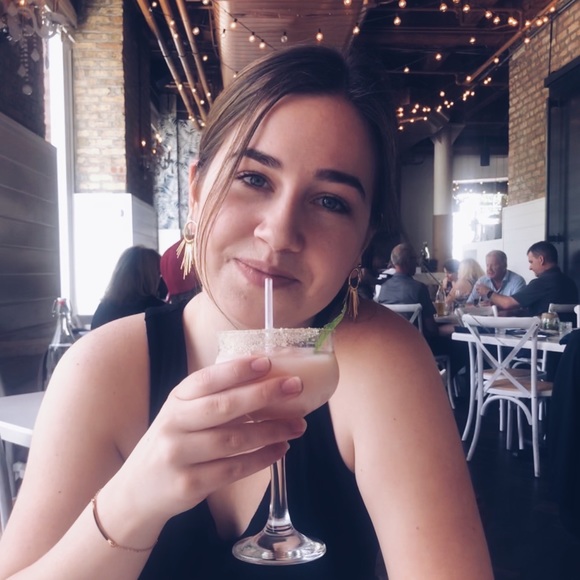 Profile Picture of Jamie Alexakos (@jamie_alexakos) on Poshmark