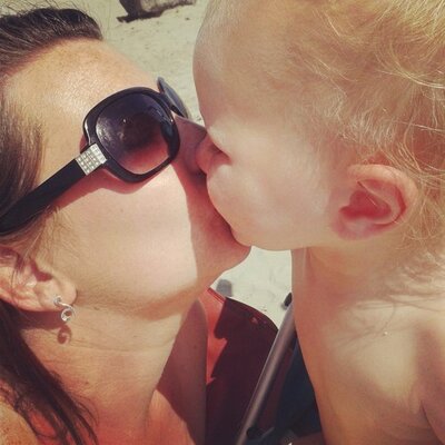 Profile Picture of Claire Mullen (@crazebag) on Twitter