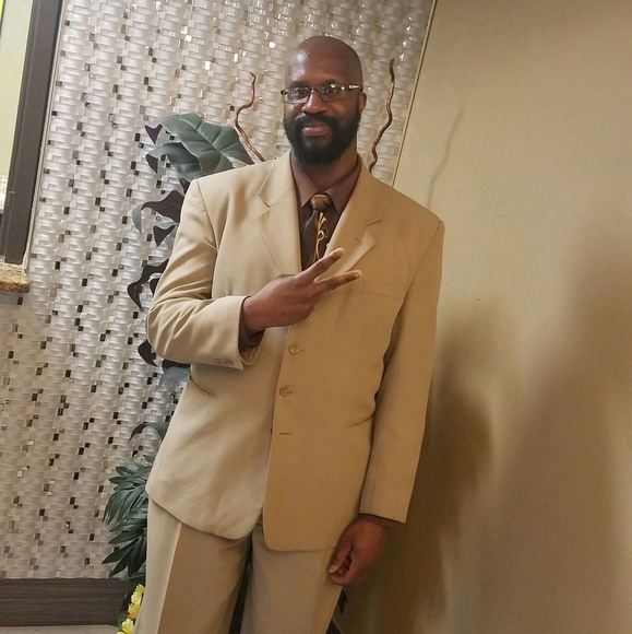 Profile Picture of Lamarcus Harris (@lamarcus_harris) on Poshmark