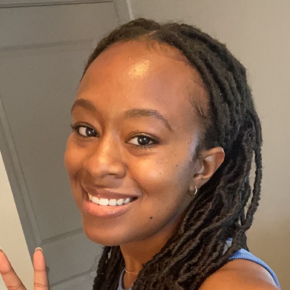 Profile Picture of Aileena Roberts (@makajaa) on Poshmark