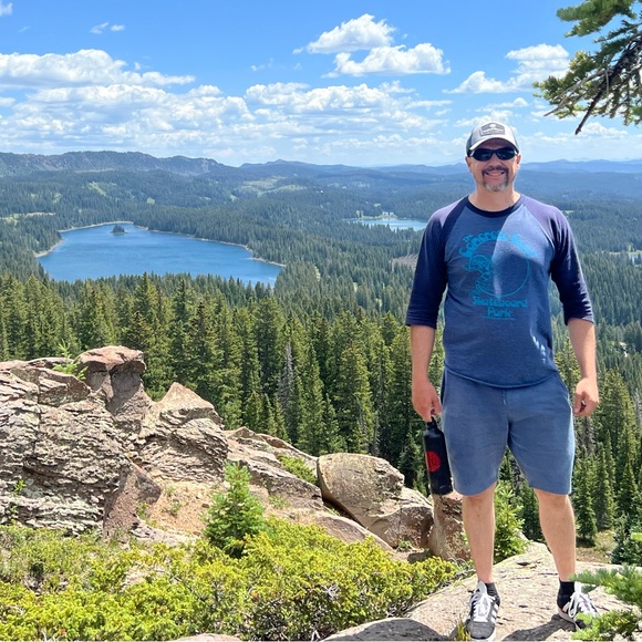 Profile Picture of Larry Finkey (@larryfinkey) on Poshmark