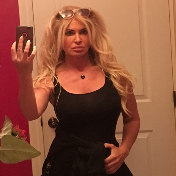 Profile Picture of Domenica Schiavoni (@domschiavoni) on Poshmark