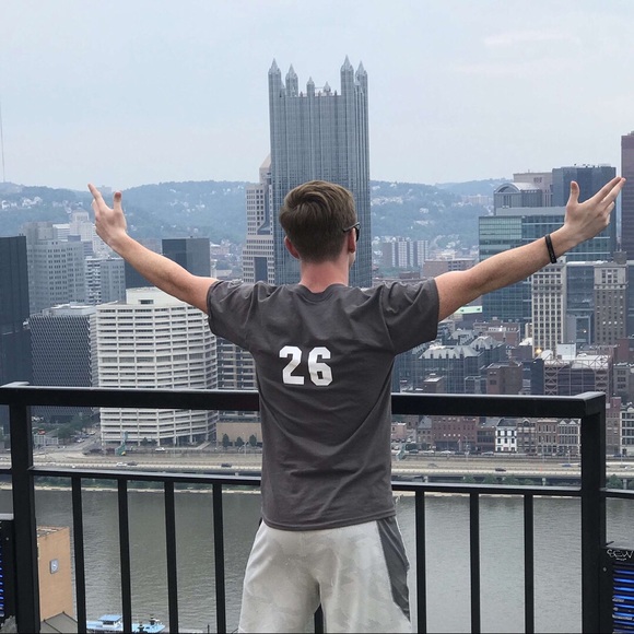 Profile Picture of Jeff Gordon (@jeffgordon16) on Poshmark