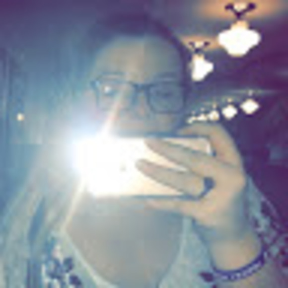 Profile Picture of Abby Lavigne (@abby_lavigne) on Poshmark